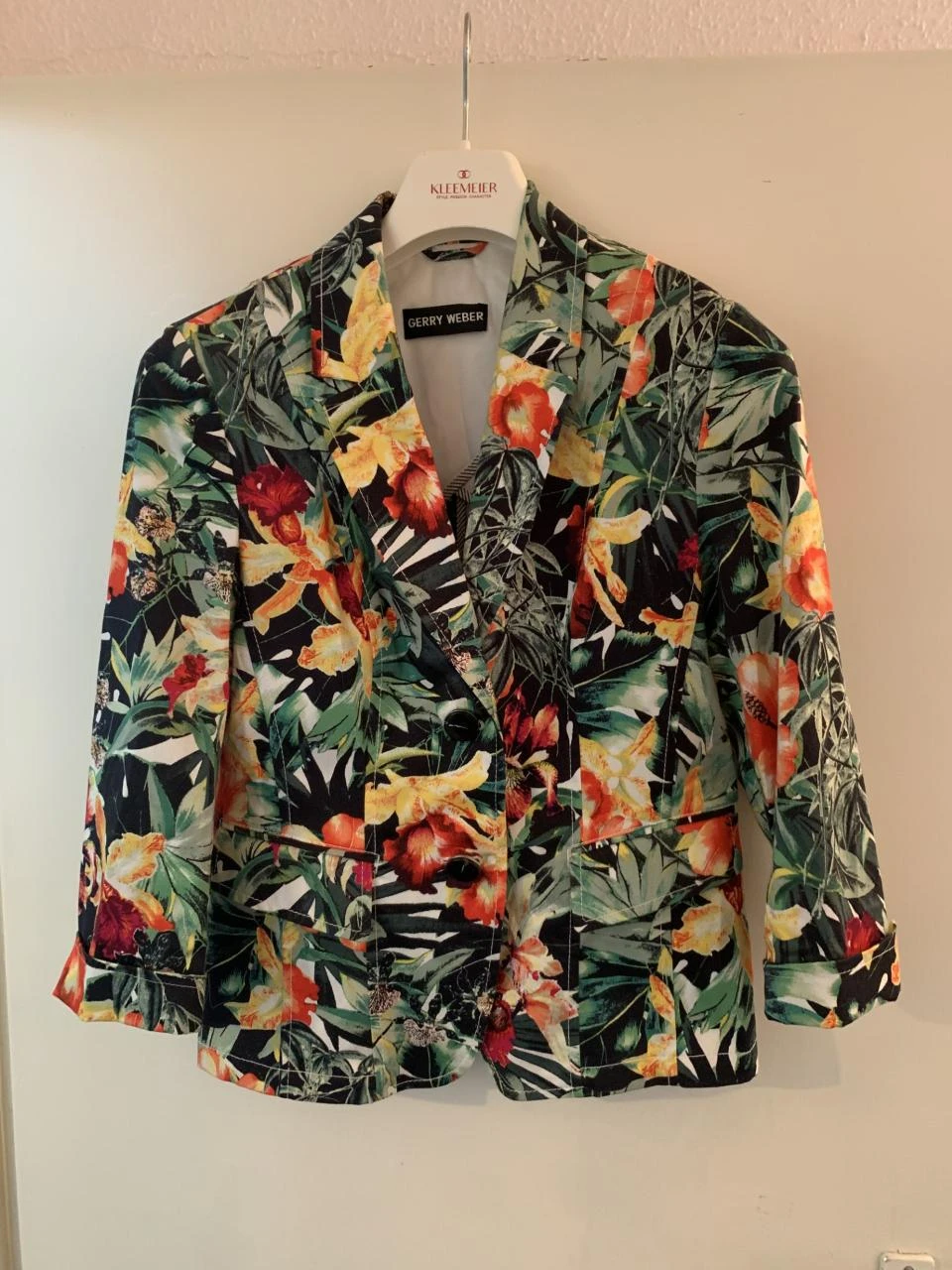 Meerkleurige blazer van Gerry Weber. Maat M.